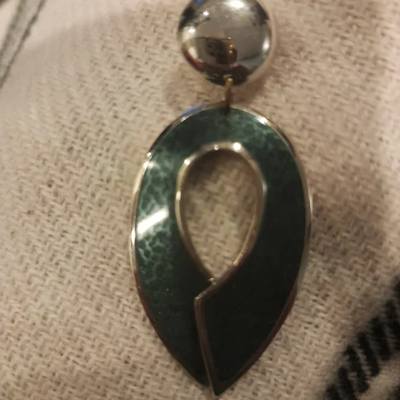 Vintage Edgar Berebi Green Enamel Long Dangle Earrings - Picture 4 of 5